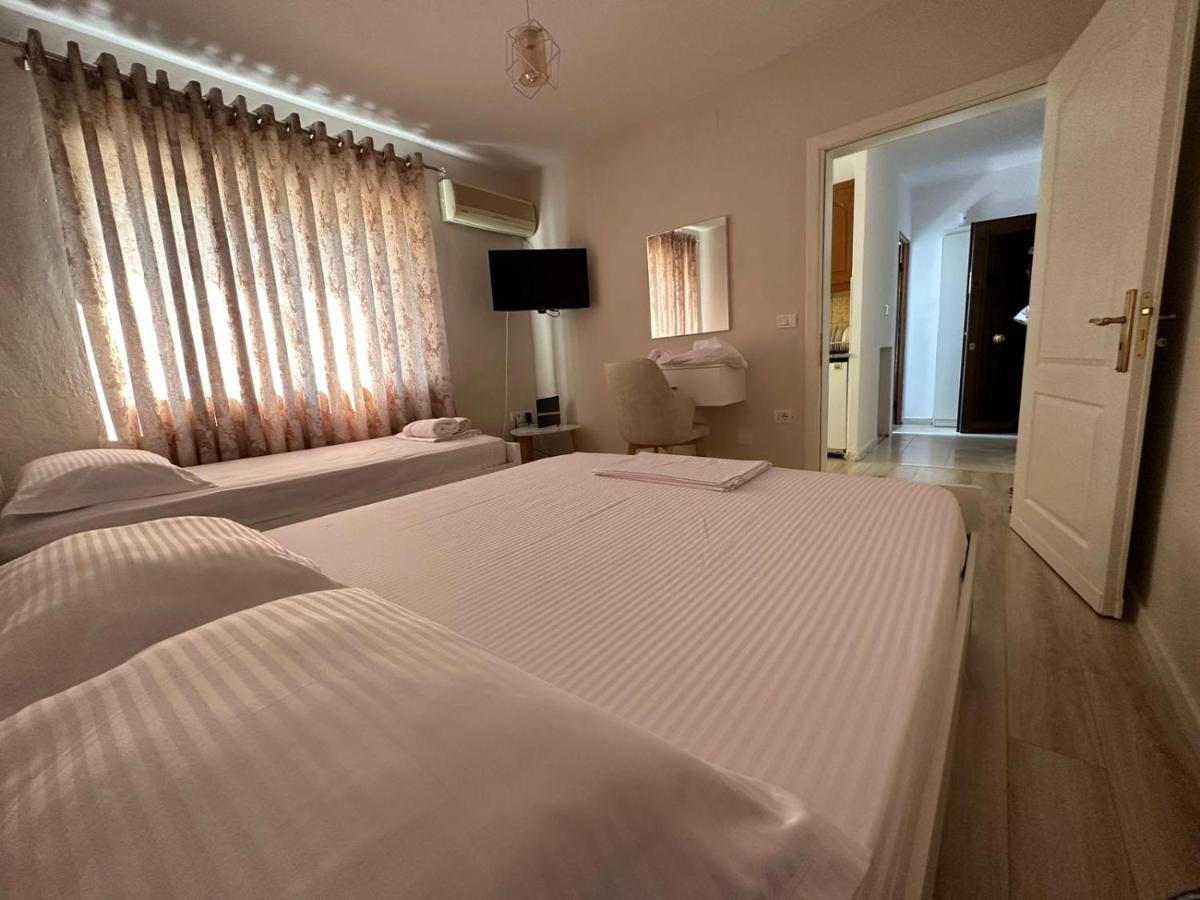 Klinti'S Apartment Berat Bagian luar foto